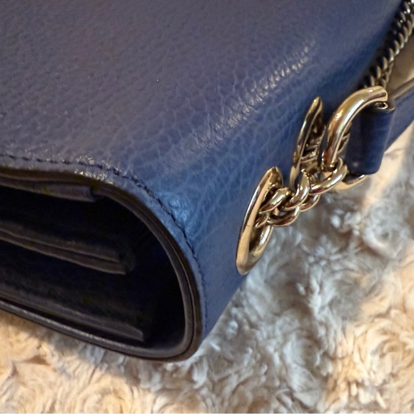 GUCCI AUTHENTIC CALFSKIN PERIWINKLE BLUE INTERLOCKING GG CHAIN SHOULDER BAG.NWOT - Picture 14 of 16